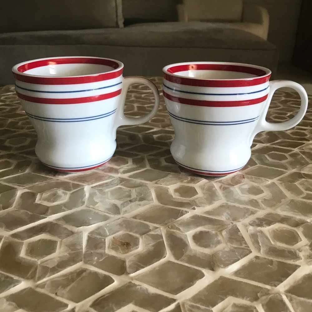 Starbucks set of 2 12 oz. matching coffee mugs - Picture 2 of 9